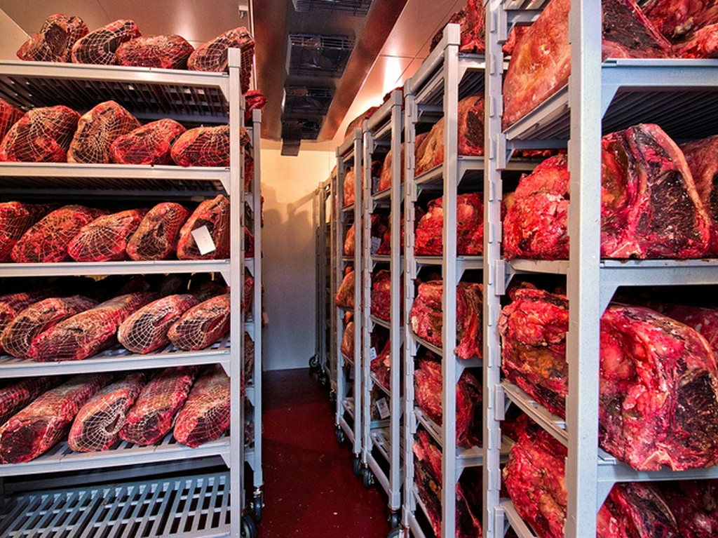  「プライムグレード」の牛肉を、独自のノウハウで熟成