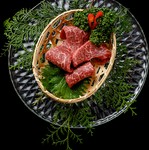 赤身とサシのバランスが良く旨みが詰まった牛肉の極み！
旨味を求める焼肉好きにはたまらない美味しさです！
