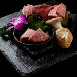 最上級の平井牛と黒毛和牛（A5・A4）を心ゆくまで味わい楽しむ高級黒毛和牛焼肉のオーダーバイキングです。
