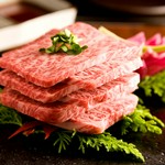 肉宝　平井牛６種を食べ比べ、更に世界三大珍味の肉寿司と蝦夷アワビのステーキも付く大満足コース。