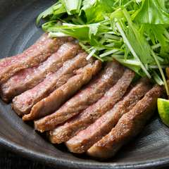 柔らかくてジューシーな『豊後牛霜降りサーロインの炙り』
