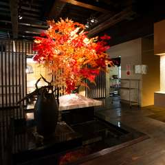 落ち着いた空間には、数々の個室・広々とした宴会場があります