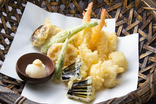 サクサク熱々の天ぷらをどうぞ『天ぷら盛り合わせ』