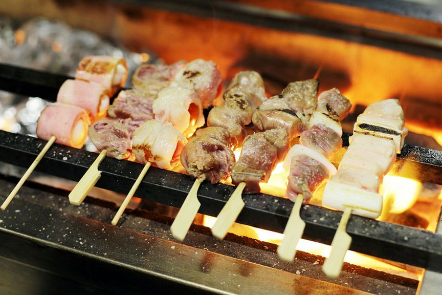 一本一本、丁重に焼き上げた焼鳥を心ゆくまで堪能
