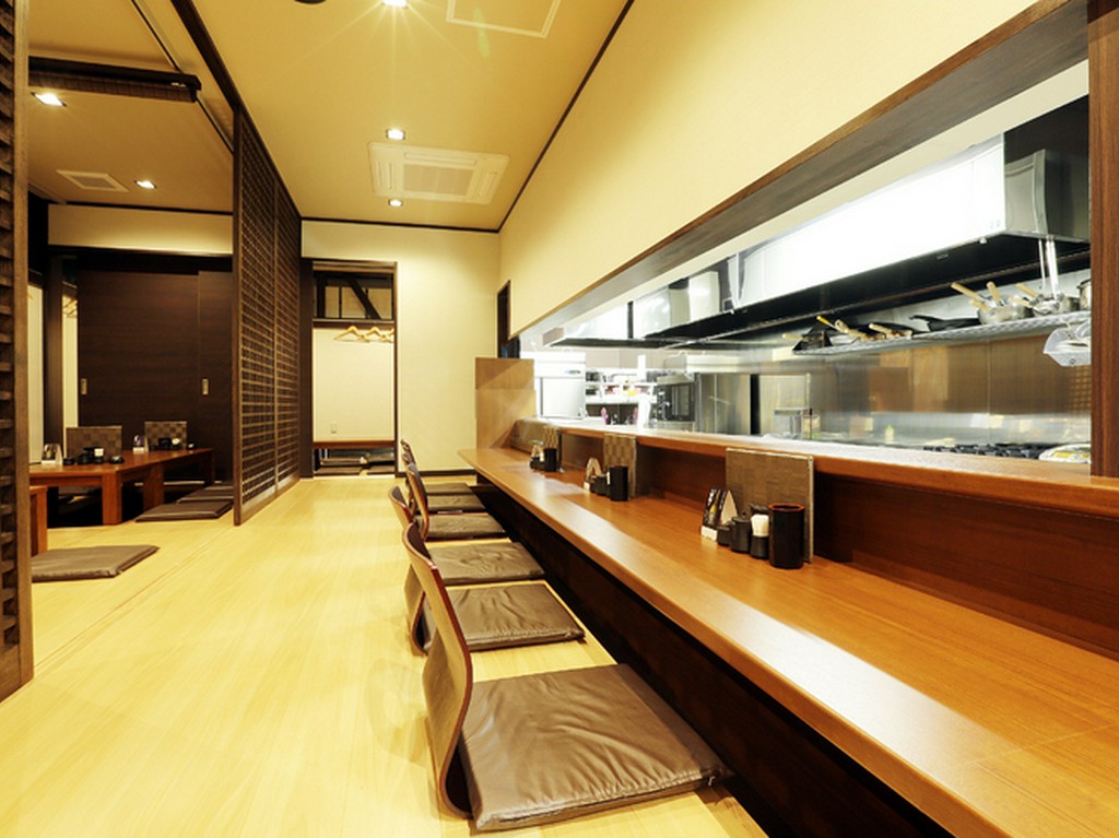 ほっとひと息くつろげる、居心地のよいカウンター席