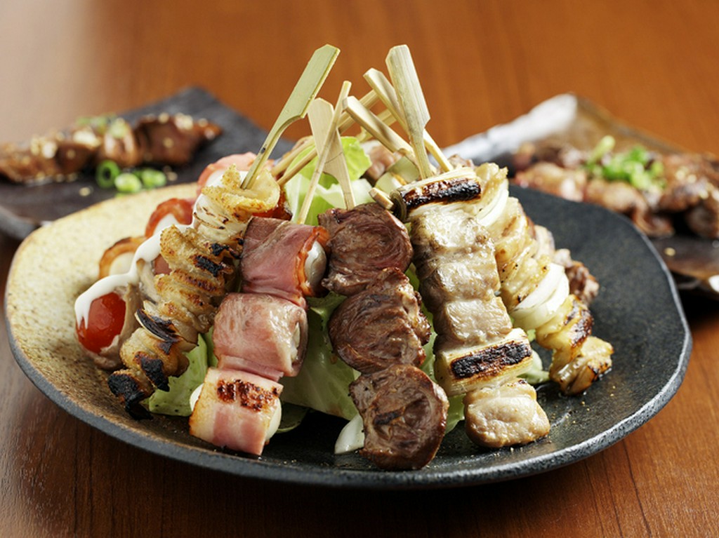 バラエティー豊かな旨みを堪能『焼鳥盛合せ』