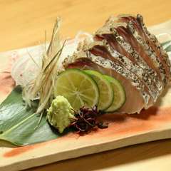 岡山の名物料理。さっぱり、そして炙った香ばしさが味のアクセントになった『鰆の塩タタキ』