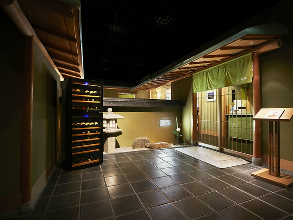 スタッフは全員着物です。老舗旅館仕込みの丁寧な接客