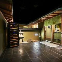 スタッフは全員着物です。老舗旅館仕込みの丁寧な接客