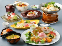 同窓会やビジネス宴会など、ご予算の決まったお集まりにご好評いただいている懐石プランです。老舗旅館直営ならではの洗練された料理で、大切な方との時間をお過ごしください。