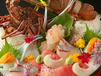 日本料理の奥深さが味わえる特別な懐石プラン。彩り、香り、味、舌ざわりなど、五感を使ってお楽しみください。食べられないものなど、お料理のご希望がございましたら気軽にお申し付けくださいませ。
