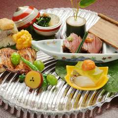 インパクトも食べ応えも二重丸。心をとらわれる『焼八寸』