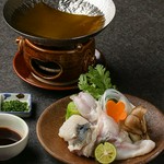 ご予約はお電話にてお願いいたします。（06）6346-0147

とらふぐのてっさ、てっちり、ふぐ唐揚げなど滋味あふれる逸品が揃うふぐフルコース。〆の雑炊まで、ふぐの美味しさを味わい尽くしていただける内容です。
