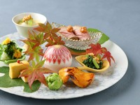 季節の食材を、色とりどりのお料理に。心からのおもてなしでゆったりとお過ごしいただけます。ご宴会や同窓会など、グループでお集まりの際におすすめのプランです。