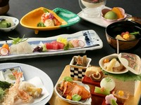 料理人のこだわりを感じる点心と、旬の味覚を薄衣で封じた天ぷら。またその時期の美味しい旬魚ご堪能いただけます。大切なお客様のおもてなしやお祝いのランチ会、女子会でも喜んでいただけます。