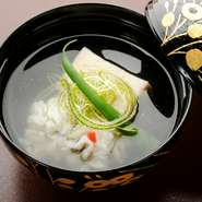 懐石料理をしっかり味わえる『花懐石』コースは6500円