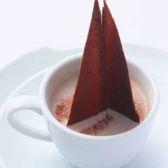 これを目当てに来る人も。定番ドルチェ『栗のカフェラッテ』