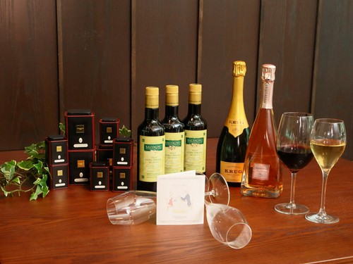 数百種の中から料理に合ったワインをチョイス