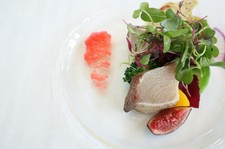 旬の食材を活かす自然派イタリアン。緑に囲まれた空間でゆったり贅沢なひとときを…。