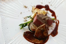 旬の食材を活かす自然派イタリアン。緑に囲まれた空間でゆったり贅沢なひとときを…。