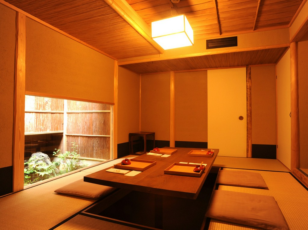 掘りごたつの寛ぎと気品のあるしつらえの個室