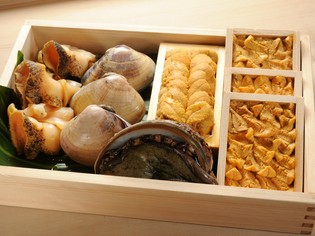 自慢の『お造り』では産地別の食べ比べなどのお楽しみも