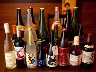 充実のアルコール類。入手困難の日本酒は、蔵元から買い付け