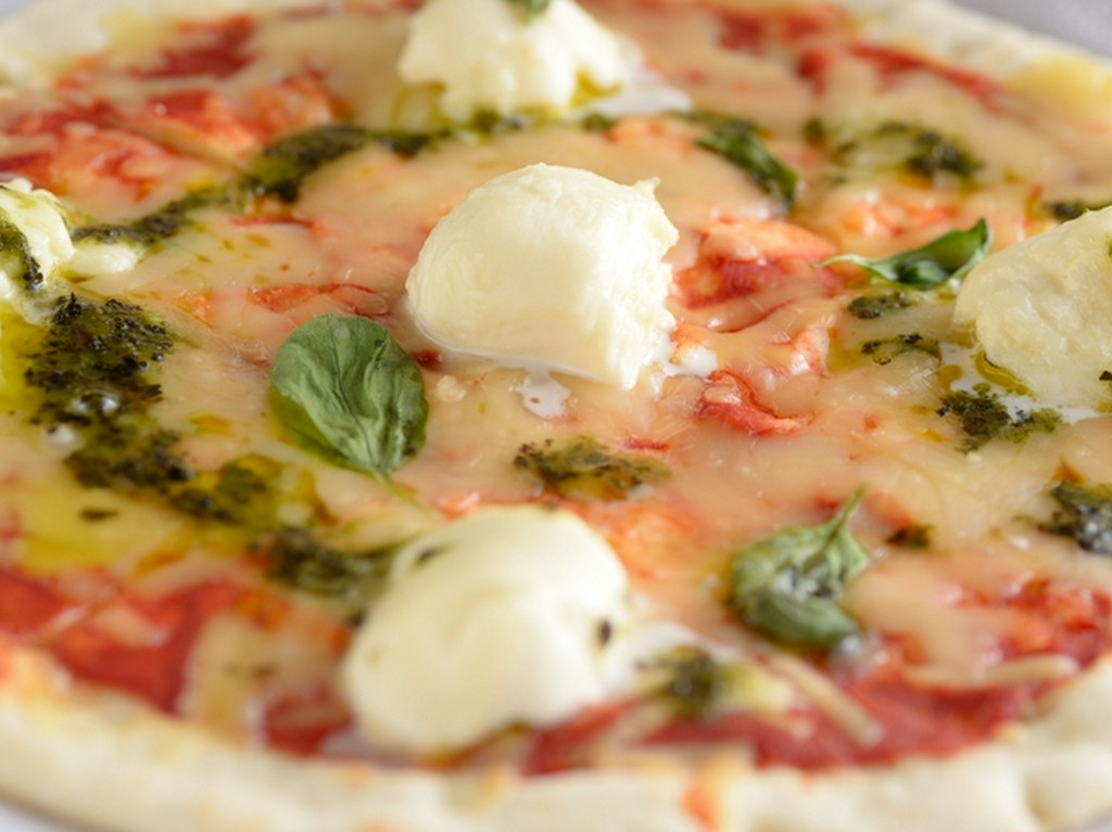 どんなお酒にもピッタリのたっぷりチーズの『マルゲリータビザ』