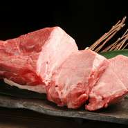 牛肉は全て「神戸牛」と「北海道白老町あべ牛」のみ。最高級和牛をリーズナブルに味わえるお店です。