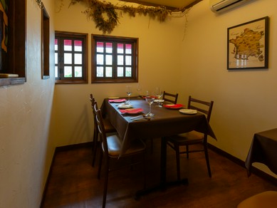 プライベート空間で食事を楽しめる個室も完備