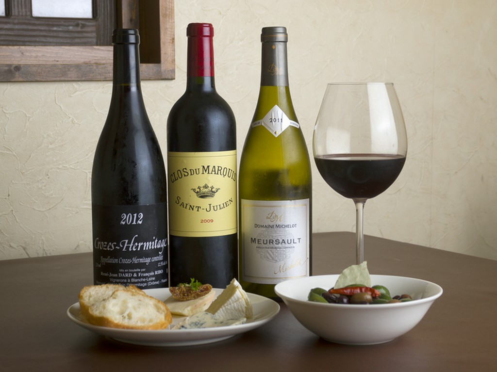 フランス産を中心に、ワインが充実しています。自然派ワインも