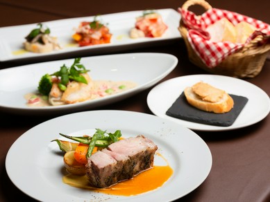 落ち着いた大人の雰囲気で二人の時間を