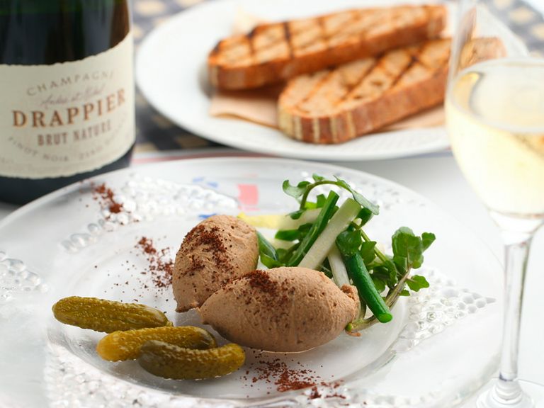 こだわりの食材を腕利きシェフが丹精込めて創りだすメニューを