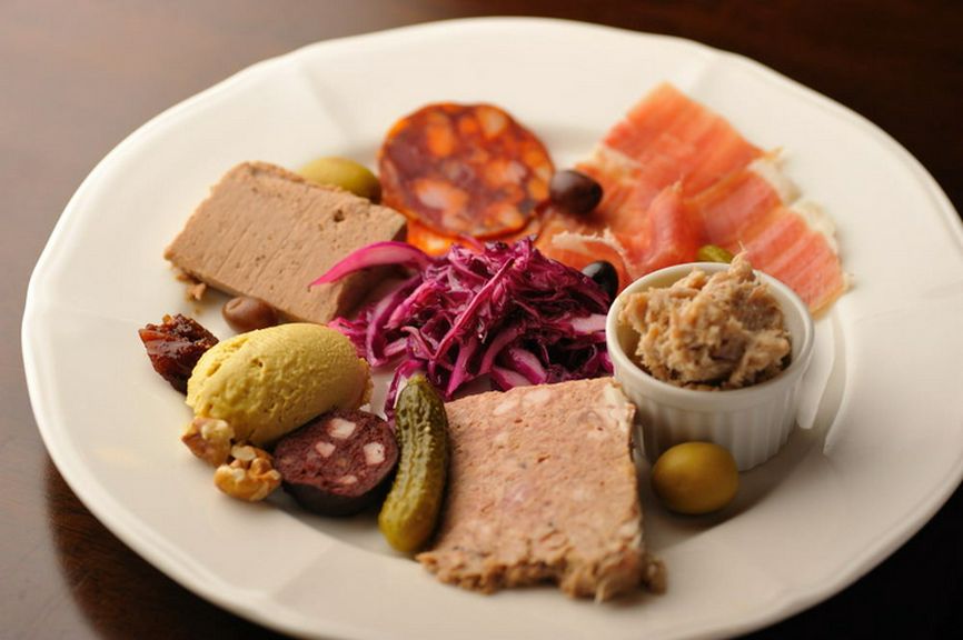 色々な食感や味をワンプレートにのせていただきます