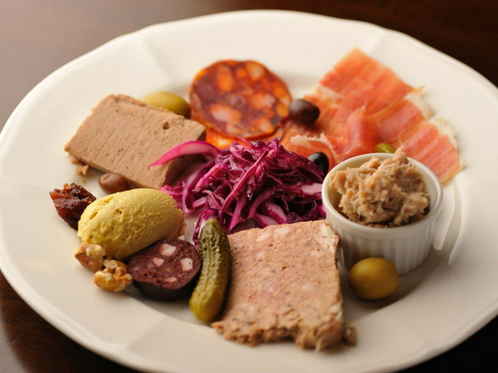 色々な食感や味をワンプレートにのせていただきます