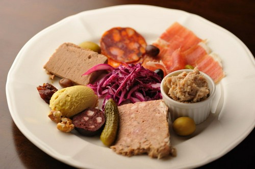 色々な食感や味をワンプレートにのせていただきます