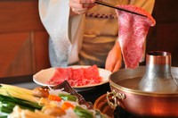 厳選された仙台牛や活巻海老が入った天ぷらの盛合せなど贅沢に味わえる人気のコースです。三太郎秘伝の割り下で焼いた仙台牛は口の中でとろける仙台牛の肉の旨味や甘みを存分にご堪能頂けます。