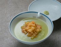 天ぷらコースの最後はミニかき揚げを使った天丼か天茶をお召し上がり頂けます。