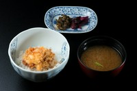 天ぷらコースの最後にはミニかき揚げを使った天丼か天茶をお召し上がり頂けます。