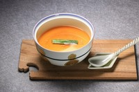 熟練された料理人が一品、一品 贅を尽くした和の逸品と四季の移ろいを映す盛り付け。接待や顔合わせ、結納などのお祝いごとにオススメのコース。ご接待や記念日に人気の全1０品のコース。