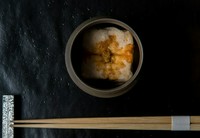 旬の食材や地元の食材をメインに先付・前菜・お造り・天ぷら・焼き物・小鉢・食事・デザートをご堪能頂ける人気のコースです。テーブル席でのご案内となります。＊仕入れ状況により内容が変わる場合がございます。