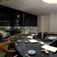 天ぷらカウンター席では揚げ立ての天ぷらをご堪能頂けます