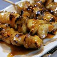 他では味わえない日本酒があり、ラインナップは豊富です。四季に合わせて鶏に合う日本酒を集めました。