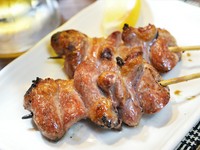とにかく食感は牛タンの食感ですが、焼きたては、牛タンよりも美味い😋1本で3羽分の心臓が刺しております。その日に捌いた鶏の数だけしか用意出来ません。