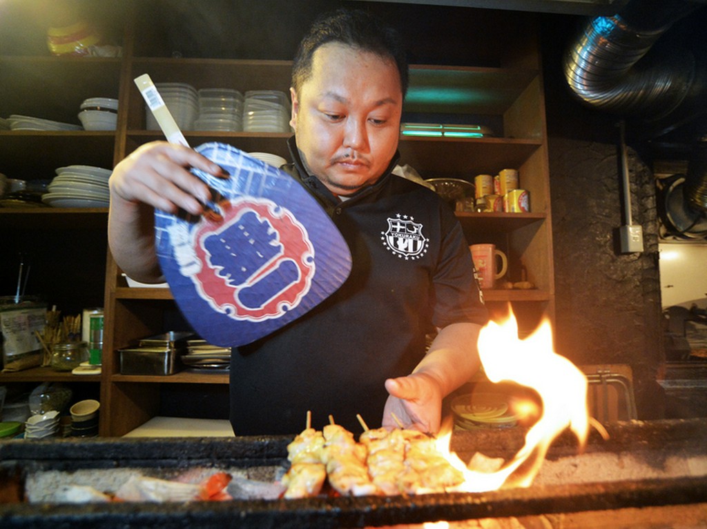 備長炭で焼いたジューシーでボリュームがある『焼き鳥』