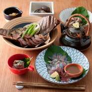 素材の旨みを最大限に引き出した和食。目で見ても楽しめるよう、盛り付けにも工夫を凝らしているのが、このお店のこだわりです。季節の料理をたっぷりと堪能。