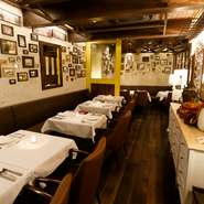 少人数のパーティーから、貸切の新忘年会まで、予算と人数に合わせて幅広く使えるお店です。美味しいロシア料理とお酒を味わえば、絆もぐんと深まります。女子会にも好評。リピートされるお客様が多いのが特長です。