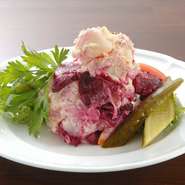 赤カブとポテトの特製ソース和え、モスクワスタイル