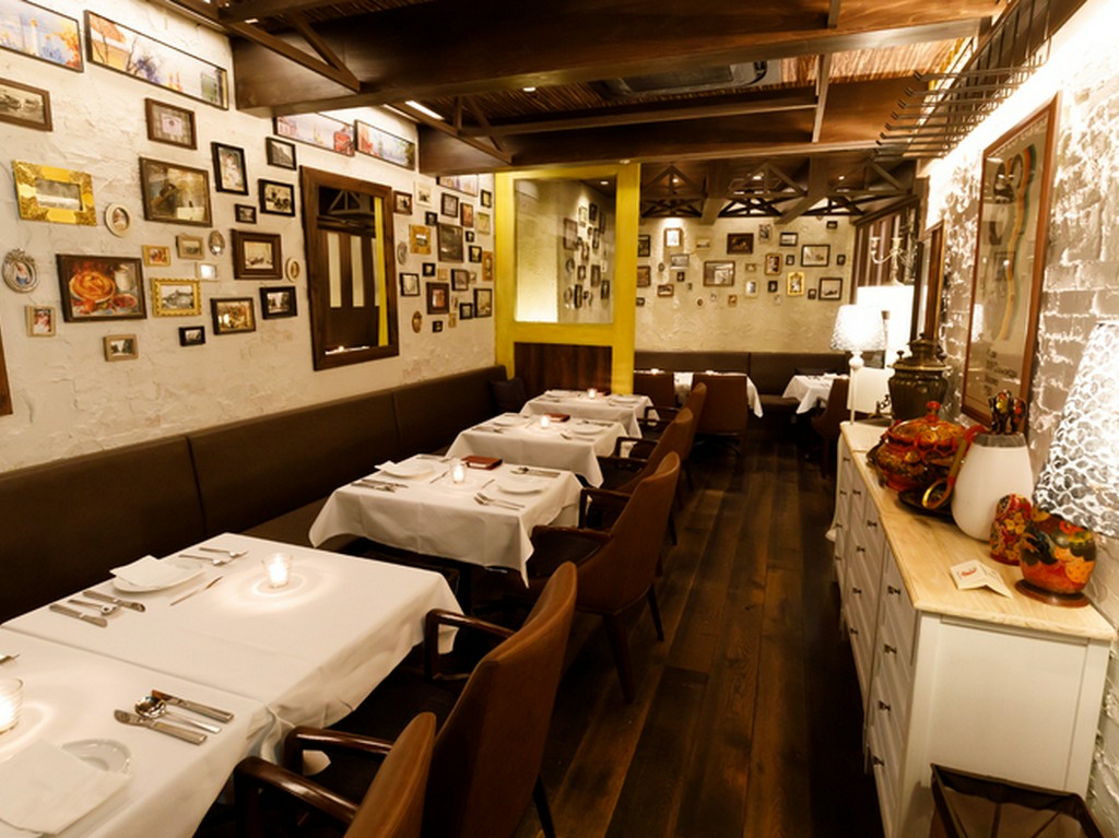 モダンオーセンティックなインテリアで、落ち着いた雰囲気です