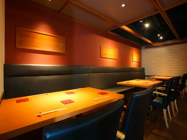 新宿歌舞伎町の喧騒を忘れる別世界です